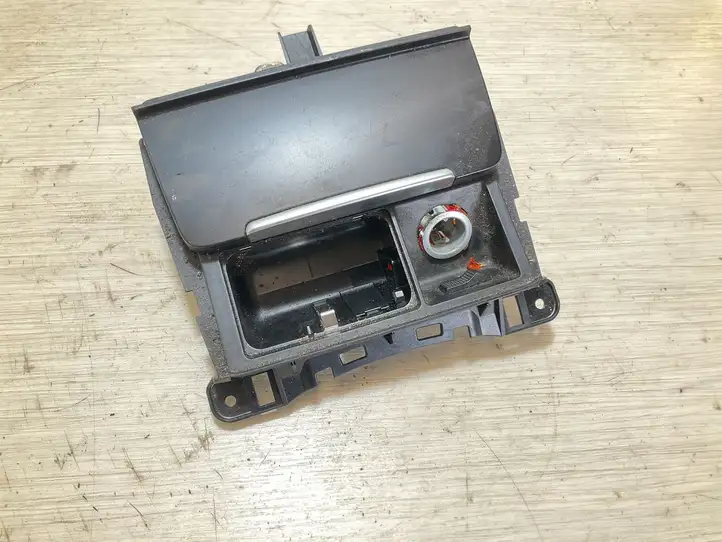Audi A6 (2004 - 2008)  8K0857951 Передняя пепельница