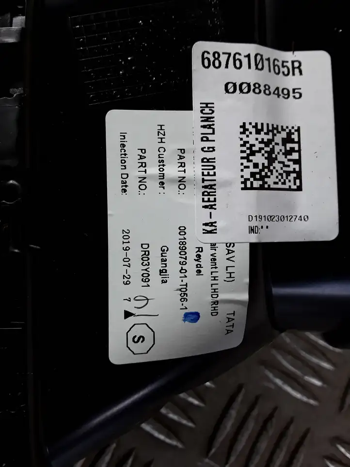 Renault Kadjar (2018 - ) 687610165R Боковой воздушный дефлектор — фото 2