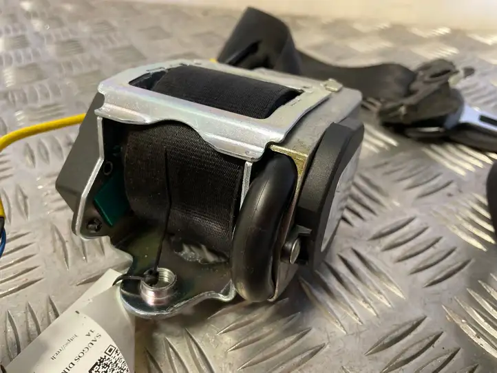 Volkswagen Touareg I (2002 - 2010)  560981601 Передний ремень безопасности