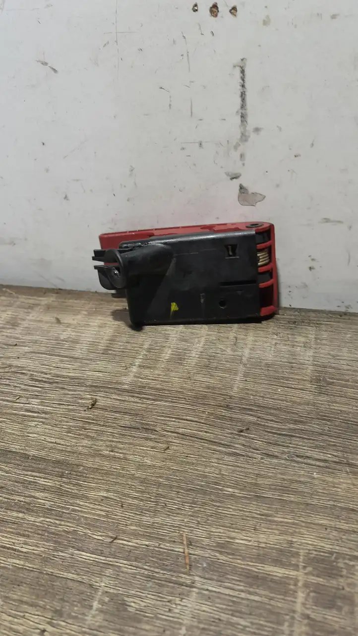 Mercedes-Benz E W211 (2002 - 2009) Ручка открытия капота — фото 2