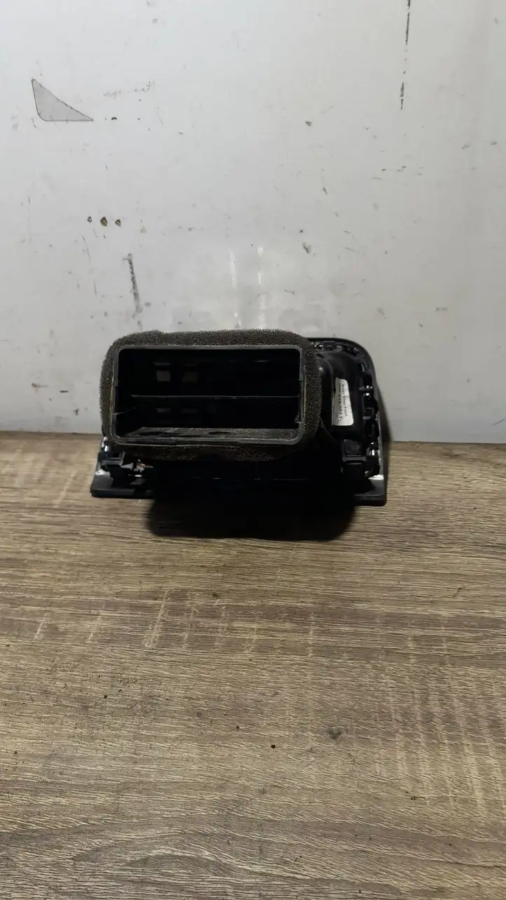 Audi A4 S4 B8 8K (2007 - 2011) 8K0864376 Боковой воздушный дефлектор — фото 3