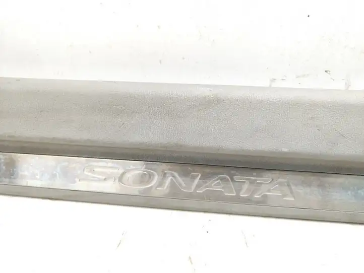 Hyundai Sonata (2003 - 2007) 858813K100 Внутренняя отделка переднего порога — фото 5
