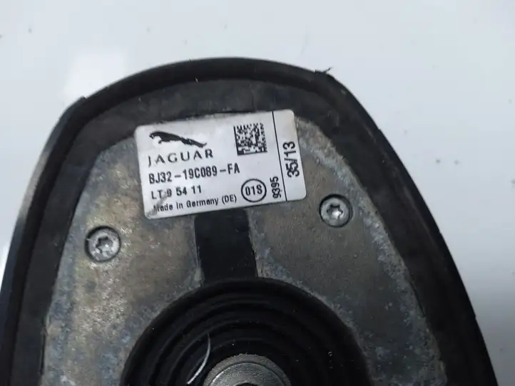 Jaguar XF (2007 - 2015) 75420401 GPS антенна — фото 3
