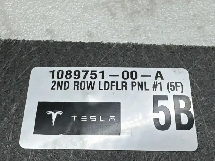 Tesla Model X (2015 - 2021) 108975100A Коврик для второго ряда — фото 6