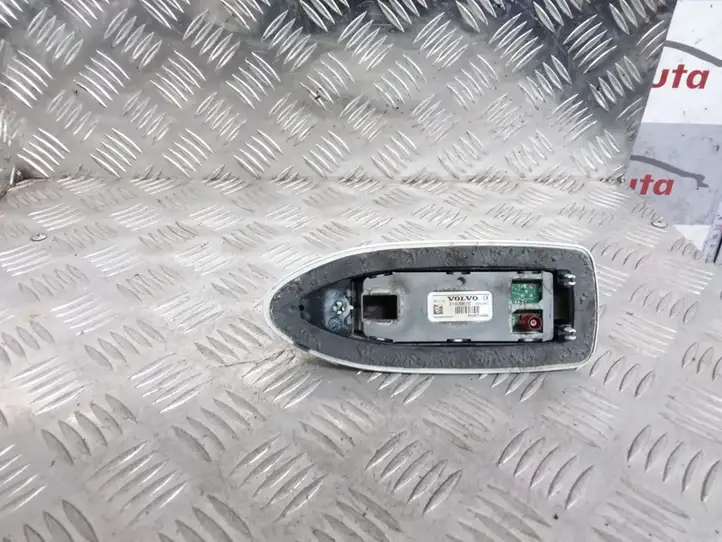 Volvo V60 (2013 - 2018) 31409876 GPS антенна — фото 2