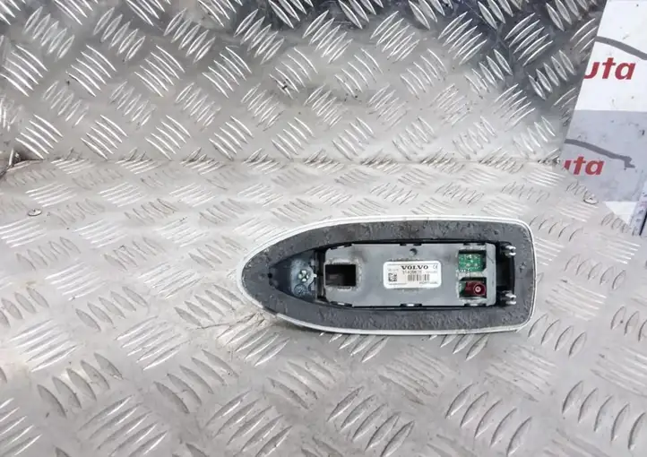 Volvo V60 (2013 - 2018) 31409876 GPS антенна — фото 3