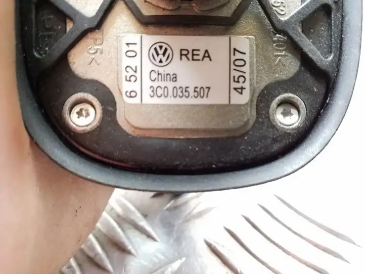 Volkswagen PASSAT B6 (2005 - 2010) 3C0035507 GPS антенна — фото 4