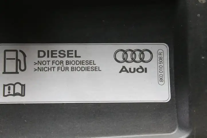 Audi A7 S7 4G (2010 - 2014) 8K0010508R Отделка лючка топливного бака — фото 5