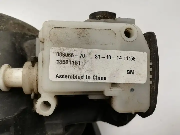 Opel Mokka (2012 - 2016) 13501151 Отделка лючка топливного бака — фото 3