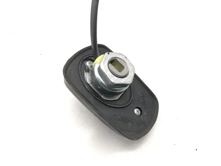 Toyota Yaris (2014 - 2019) V308998C GPS антенна — фото 3
