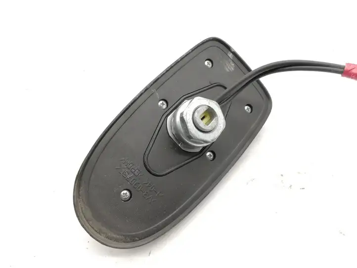 Toyota Yaris (2014 - 2019) V309075C GPS антенна — фото 3