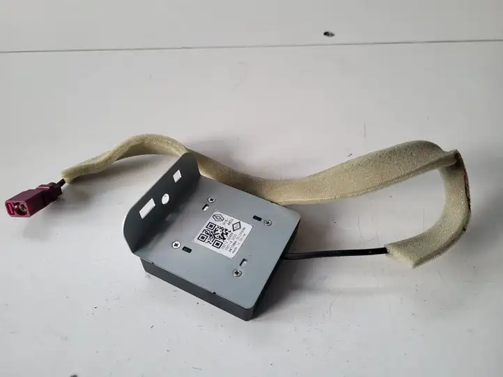 Renault Clio V (2019 - ) GPS антенна — фото 2