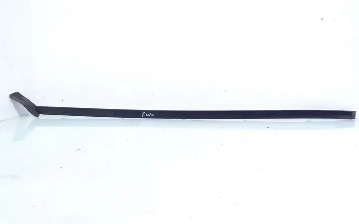 Opel Vectra C (2002 - 2005) 000076556 Накладка стоек лобового стекла — фото 1