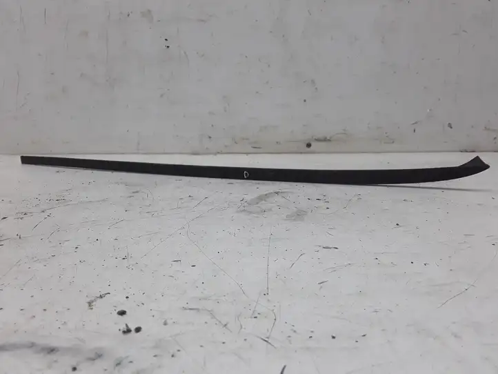 Volkswagen PASSAT B6 (2005 - 2010)   Отделка стоек лобового стекла