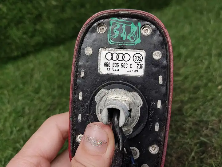 Audi Q5 SQ5 (2008 - 2012) 8R0035503C GPS антенна — фото 2