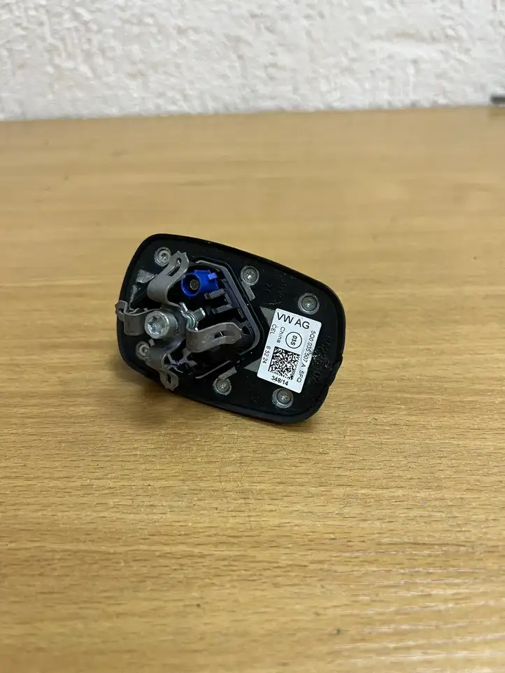Volkswagen Golf VII (2013 - 2019) 5Q0035507A GPS антенна — фото 2