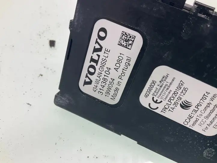 Volvo XC40 (2017 - ) 31438104 GPS антенна — фото 3