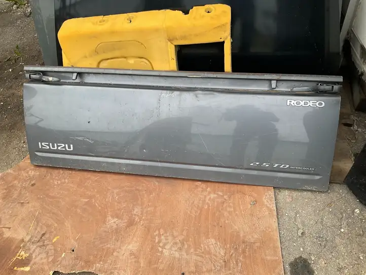 Isuzu D-Max (2008 - 2012) Крышка багажника — фото 1