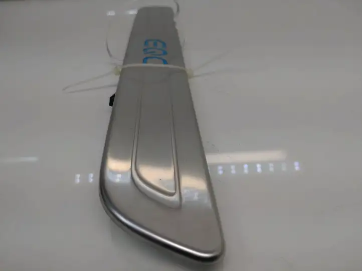 Mercedes-Benz EQC (2018 - ) A2936803301 Внутренняя отделка переднего порога — фото 5