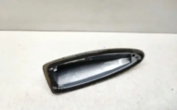 BMW 5 F10 F11 (2009 - 2016) 9186689 Крышка GPS-антенны — фото 2