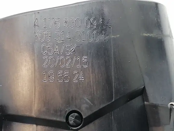 Mercedes-Benz CLA C117,X117,W117 (2013 - 2019) A1768300954 Центральный воздушный дефлектор — фото 2