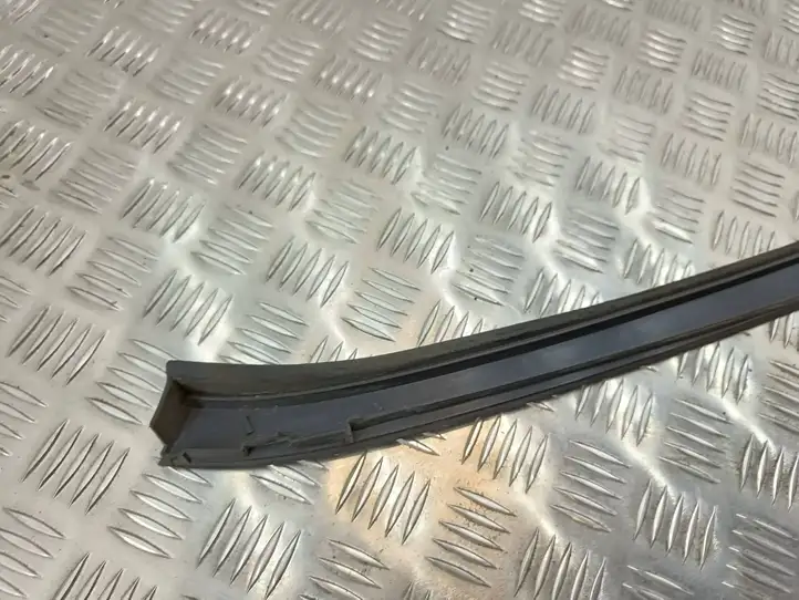Opel Astra J (2009 - 2012) 13280302 Накладка стоек лобового стекла — фото 6