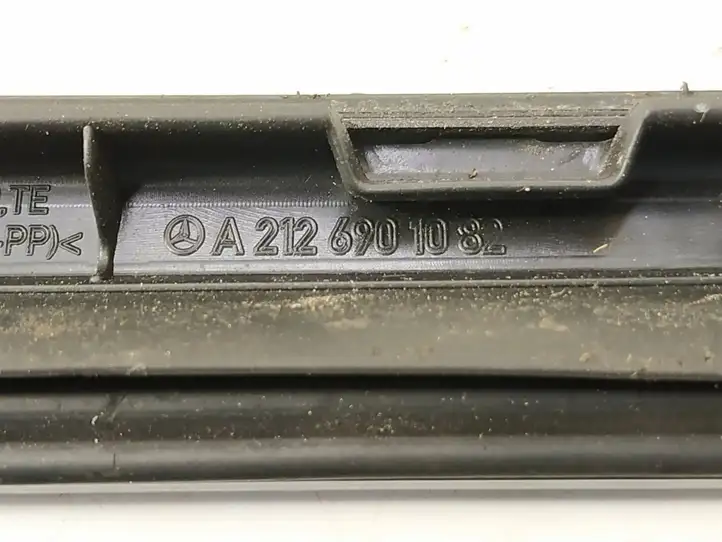 Mercedes-Benz E W212 (2009 - 2016) 2126900682 Накладка стоек лобового стекла — фото 6