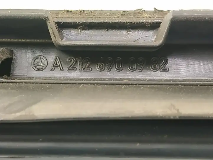 Mercedes-Benz E W212 (2009 - 2016) 2126901162 Накладка стоек лобового стекла — фото 4