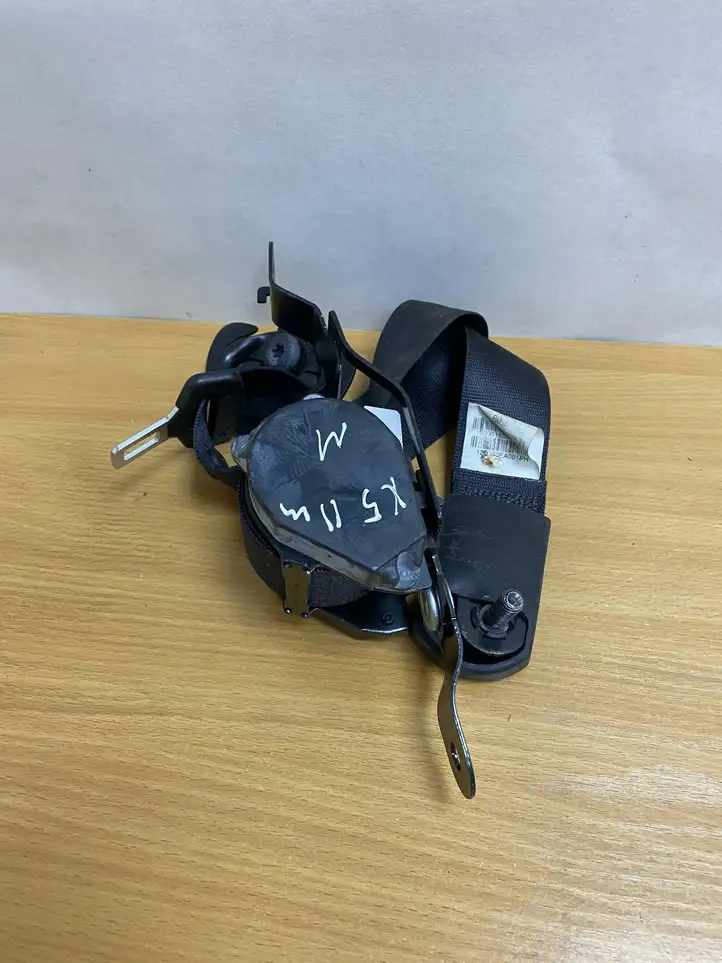 BMW X5 E70 (2006 - 2013)  606345601C Задний ремень безопасности