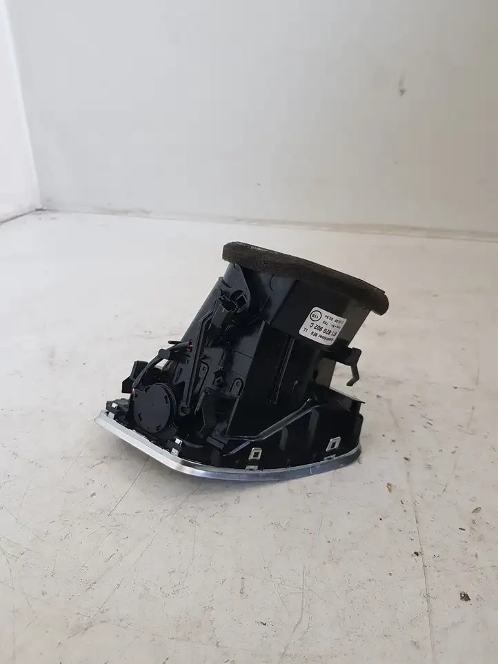 Audi A5 8T 8F (2007 - 2011) 8T1820902C Боковой воздушный дефлектор — фото 3