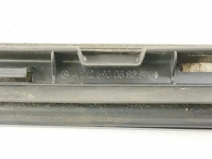 Mercedes-Benz E W212 (2009 - 2016) 2126900582 Накладка стоек лобового стекла — фото 6