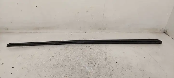 Audi A4 S4 B6 8E 8H (2000 - 2006) 8E0854327F Накладка стоек лобового стекла — фото 2