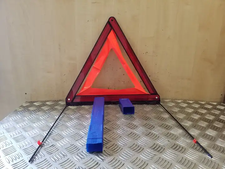 BMW 5 GT F07 (2010 - 2017)  6770487 Аварийный знак