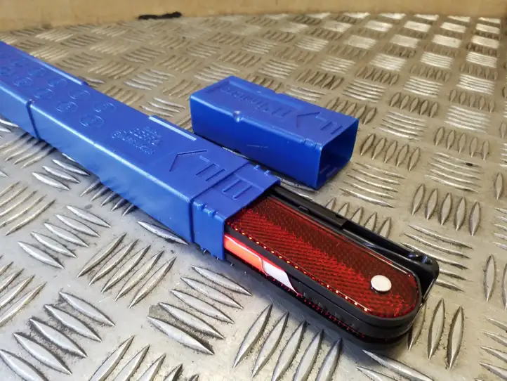 BMW 5 GT F07 (2010 - 2017)  6770487 Аварийный знак