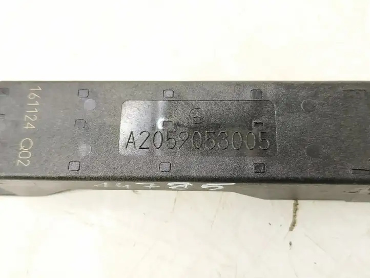 Mercedes-Benz C W205 (2014 - 2021)   Радио антенна