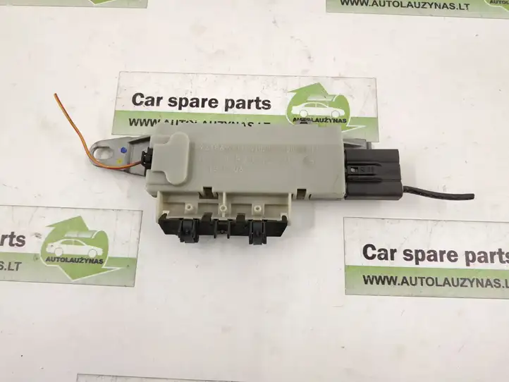 Mercedes-Benz E W211 (2002 - 2009)   Радио антенна