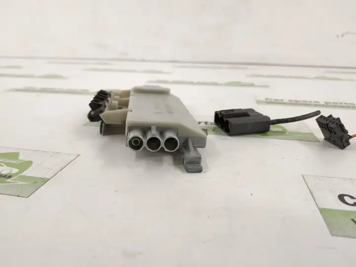 Mercedes-Benz E W211 (2002 - 2009)   Радио антенна