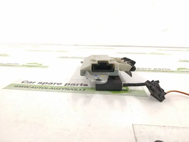 Mercedes-Benz E W211 (2002 - 2009)   Радио антенна