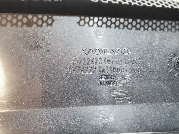 Volvo V70 (2007 - 2013) 39997041 Накладка центрального динамика — фото 4