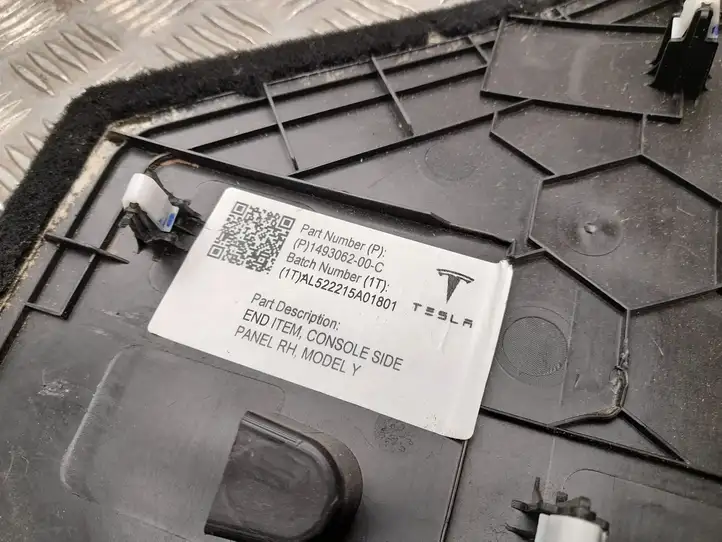 Tesla Model Y (2019 - 2024) 149306200C Нижняя отделка — фото 5