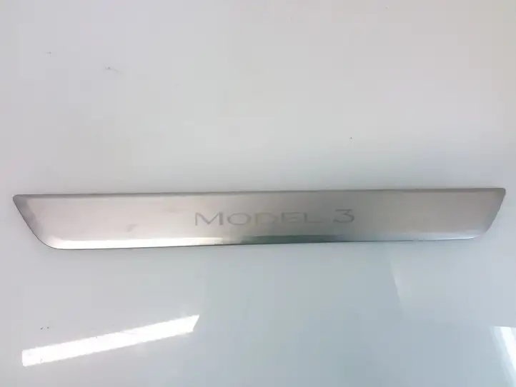 Tesla Model 3 (2017 - 2023) 150476300A Обшивка порога — фото 4