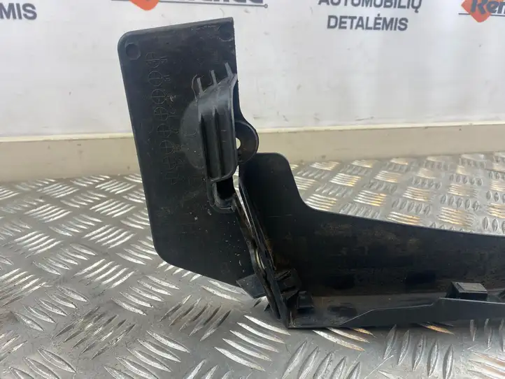 Toyota RAV 4 (XA50) (2018 - )  7587442010 молдинг на заднем крыле