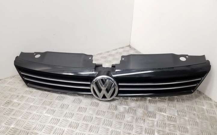 5C6853653 Volkswagen Jetta VI Grotelės priekinės