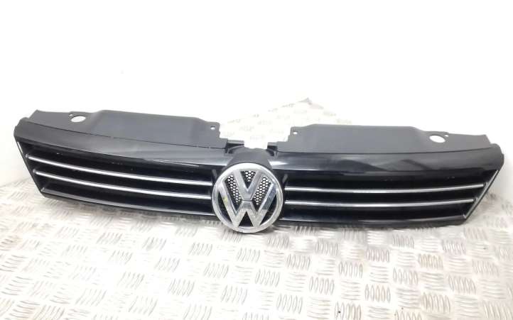 5C6853653 Volkswagen Jetta VI Grotelės priekinės