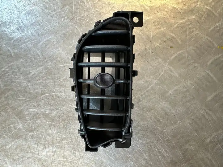 Nissan Juke I F15 (2010 - 2018) 687511KK0A Центральный воздушный дефлектор — фото 1