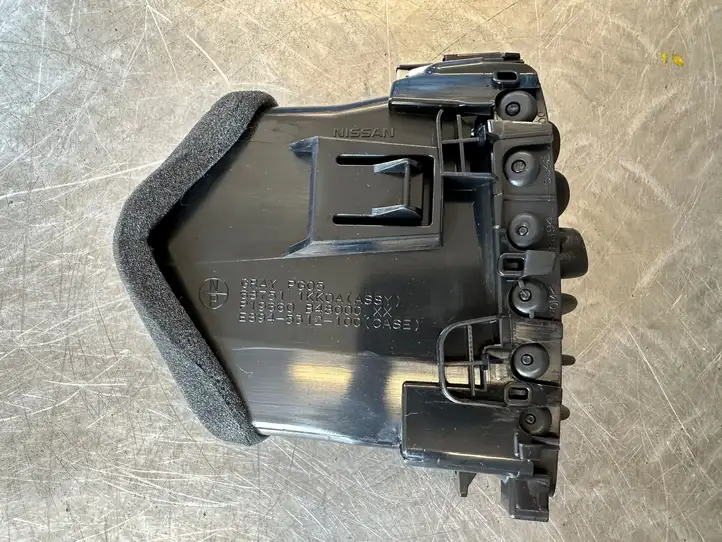 Nissan Juke I F15 (2010 - 2018) 687511KK0A Центральный воздушный дефлектор — фото 3