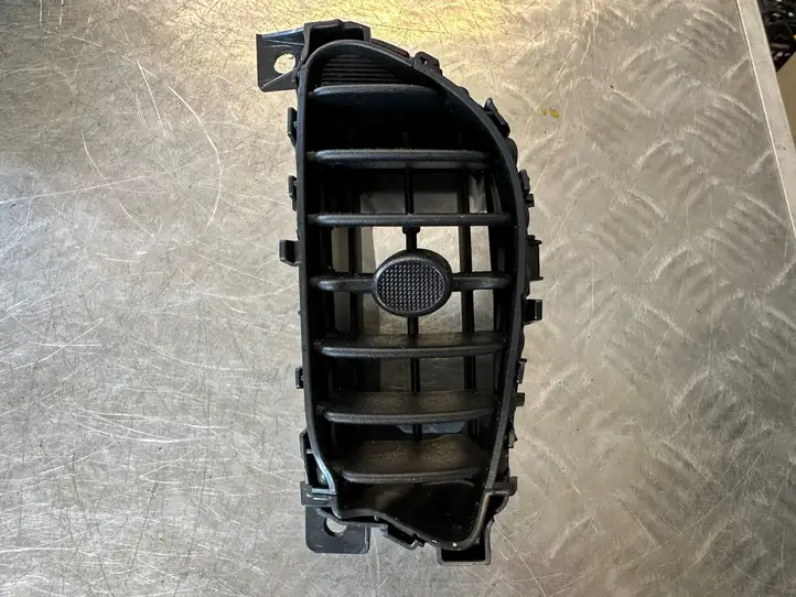 Nissan Juke I F15 (2010 - 2018) 687501KK0A Центральный воздушный дефлектор — фото 1