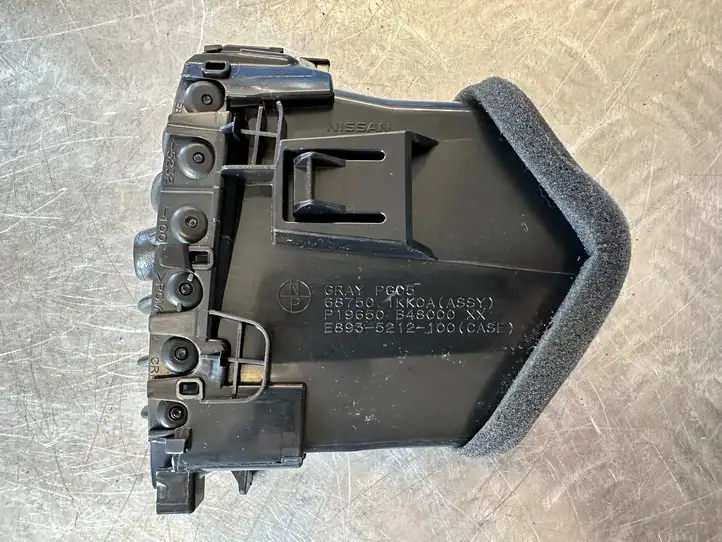 Nissan Juke I F15 (2010 - 2018) 687501KK0A Центральный воздушный дефлектор — фото 3