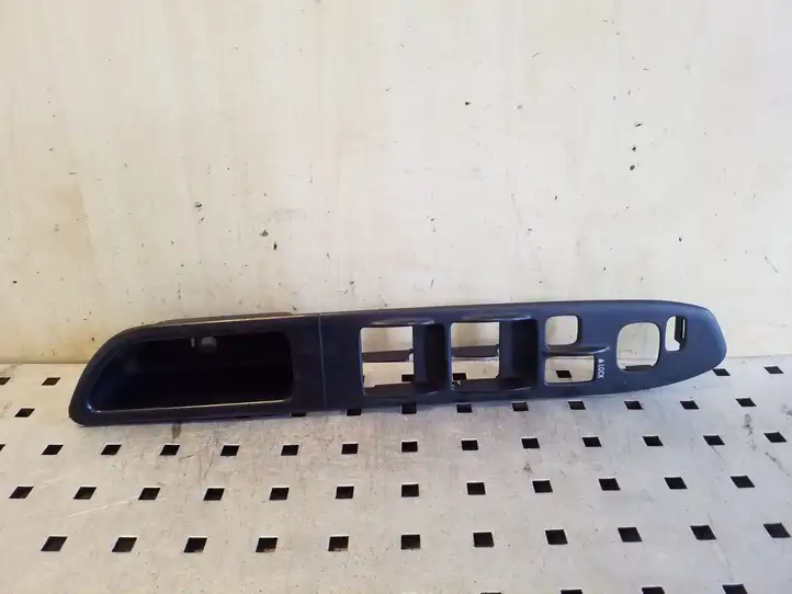 Subaru Forester SG (2003 - 2005) Накладка кнопки стеклоподъемника — фото 1