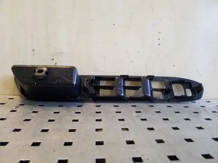 Subaru Forester SG (2003 - 2005) Накладка кнопки стеклоподъемника — фото 3